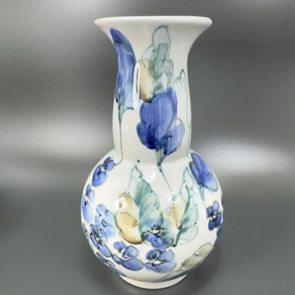 Vintage‎ Hand Made Studio Art Pottery Vase Vessel Bottle Artist Signed EZ Vase
